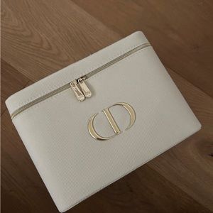 Dior Prestige Beauty Class Lifestyle mirrored case only. Limited edition